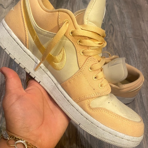 Woman's size 11.5 Nikes - Picture 4 of 6